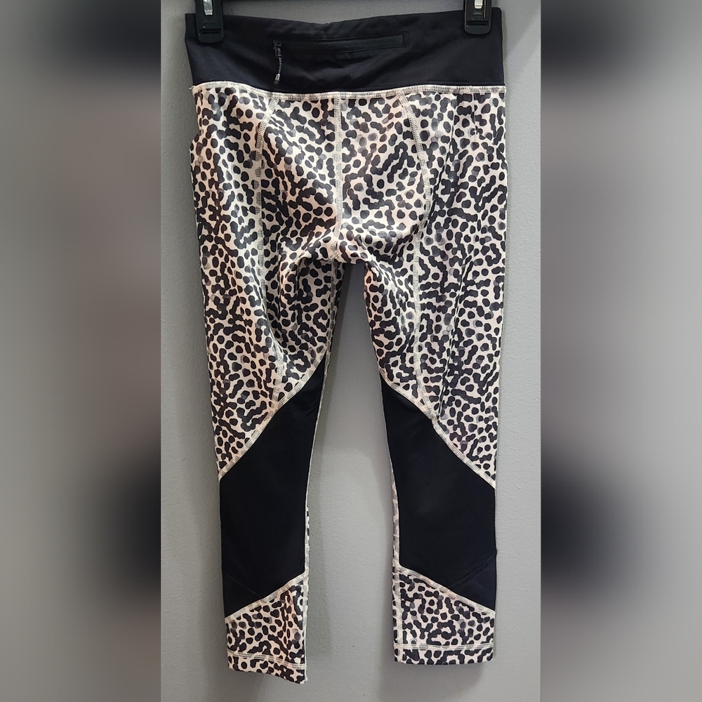 Lululemon Size 4 Leopard Print Leggings With Pockets - Picture 2 of 6